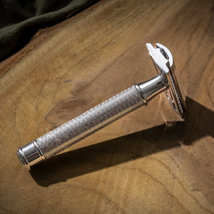 THE GOODFELLAS' SMILE SAFETY RAZOR CLIFFHANGER